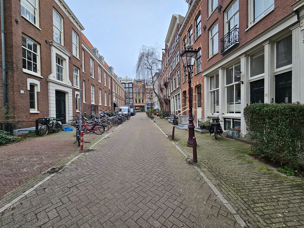 1bb6fe6c-b7e1-45a3-8feb-b0547c26e786.jpg