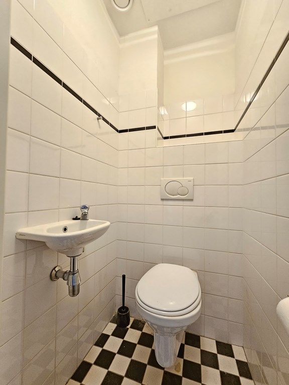 342b1d76-ffcb-4298-8dca-377bc5c57eb2.jpg