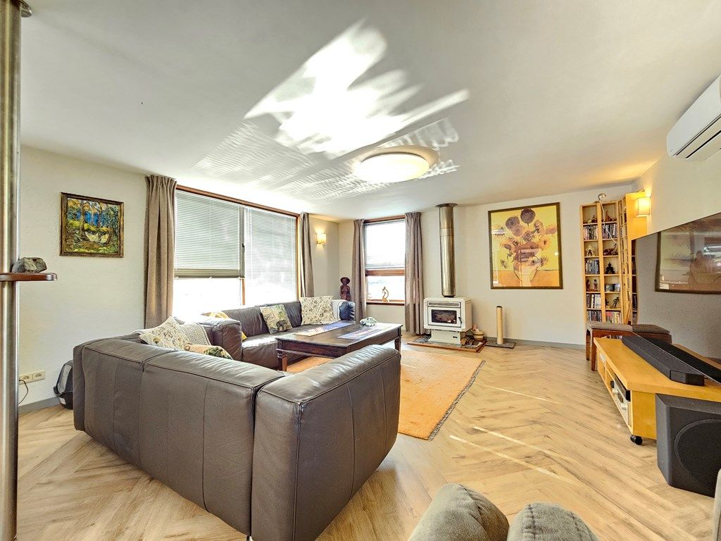 c8e87548-1fe3-4054-a720-24b8782f4cc4.jpg